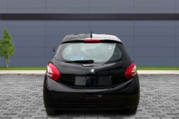 
										Peugeot 208 1.2L full									