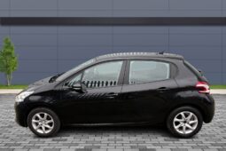 
										Peugeot 208 1.2L full									