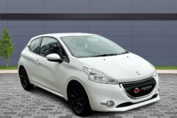 
										Peugeot 208 1.2L full									