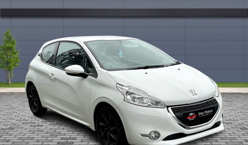 
								Peugeot 208 1.2L full									