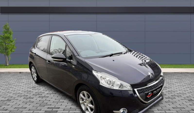 
								Peugeot 208 1.2L full									