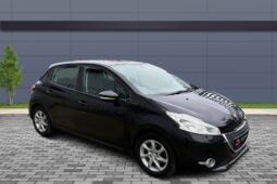 
										Peugeot 208 1.2L full									