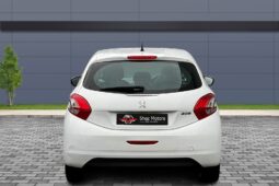 
										Peugeot 208 1.2L full									