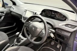 
										Peugeot 208 1.2L full									