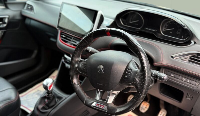 
								Peugeot 208 GTI 1.6L full									