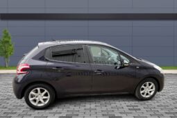 
										Peugeot 208 1.2L full									