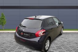 
										Peugeot 208 1.2L full									