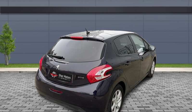 
								Peugeot 208 1.2L full									