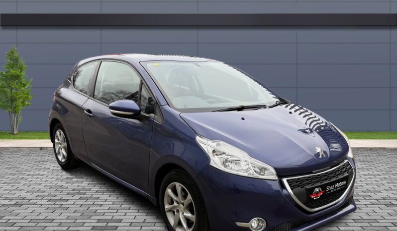 
								Peugeot 208 1.0L full									