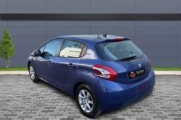 
										Peugeot 208 1.2L full									