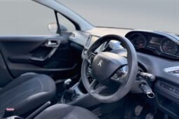 
										Peugeot 208 1.2L full									