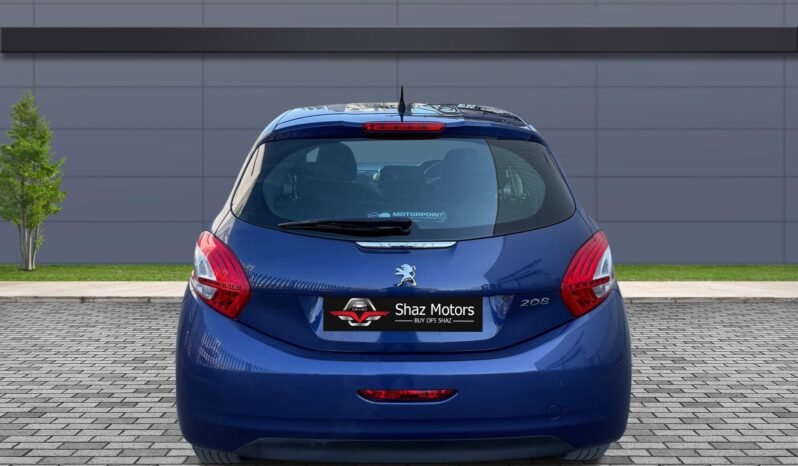 
								Peugeot 208 1.2L full									