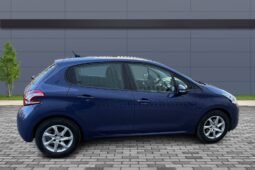 
										Peugeot 208 1.2L full									