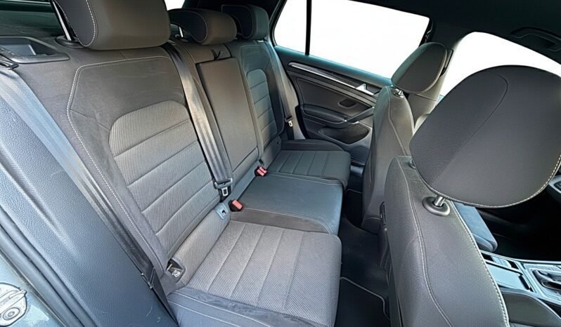 
								Volkswagen Golf R 2.0 Petrol full									