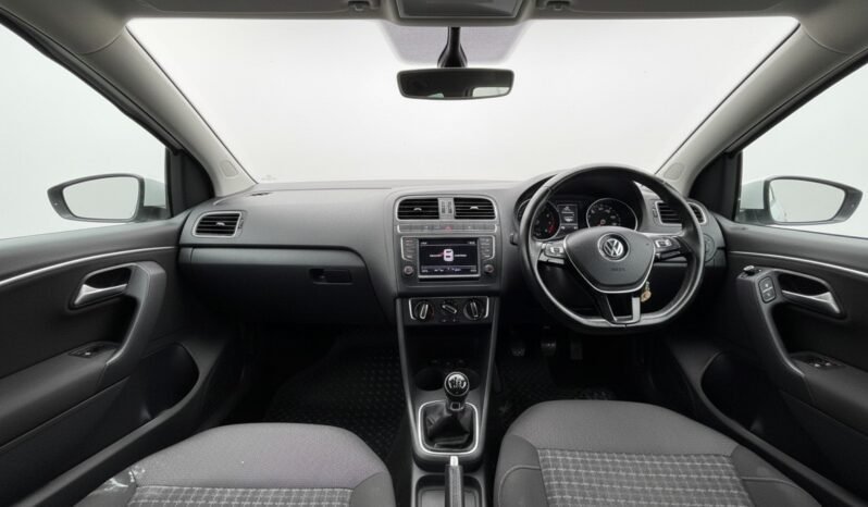 
								Volkswagen Polo 1.0L full									