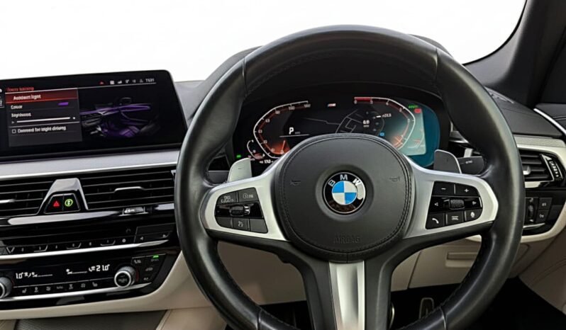 
								Bmw 5 Series M SPORT full									