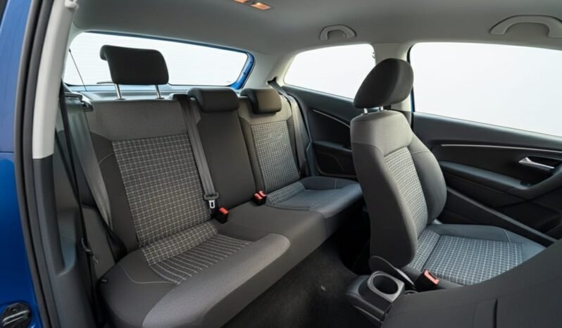 
								Volkswagen Polo 1.0L Manual full									