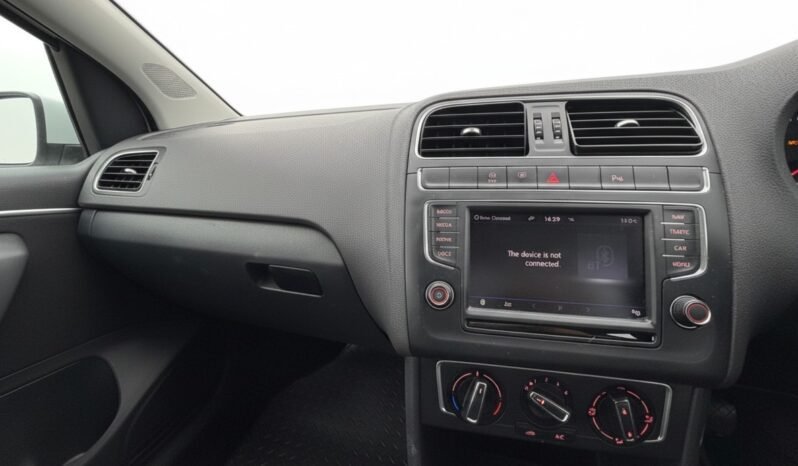 
								Volkswagen Polo 1.0L full									