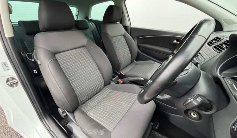 
								Volkswagen Polo 1.0L full									