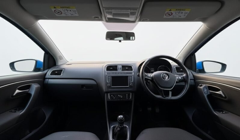 
								Volkswagen Polo 1.0L Manual full									