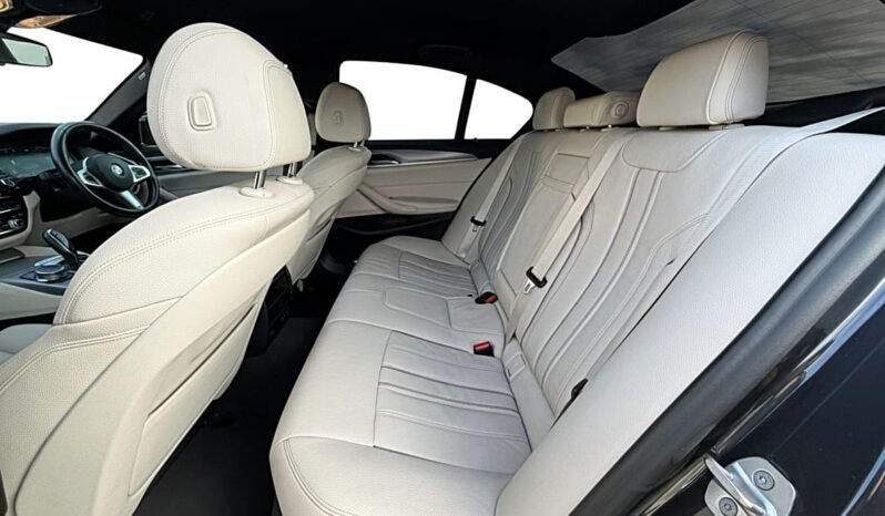 
								Bmw 5 Series M SPORT full									