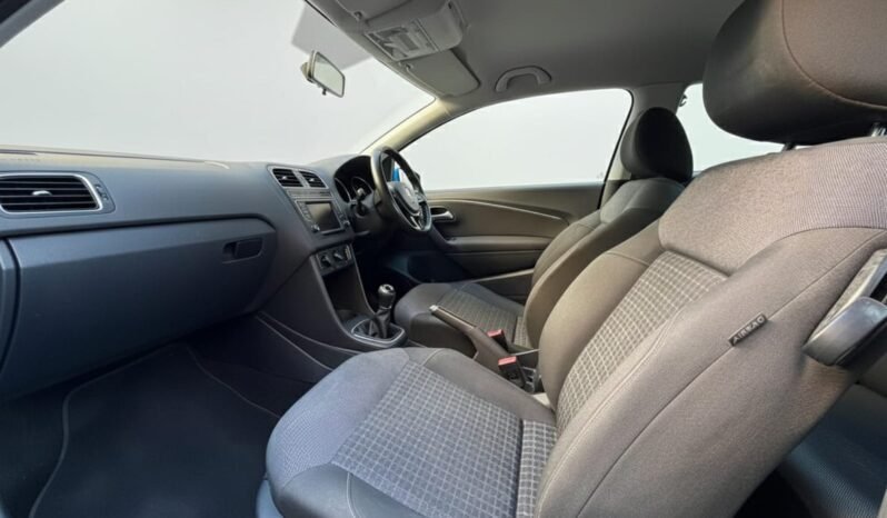 
								Volkswagen Polo 1.0L Manual full									