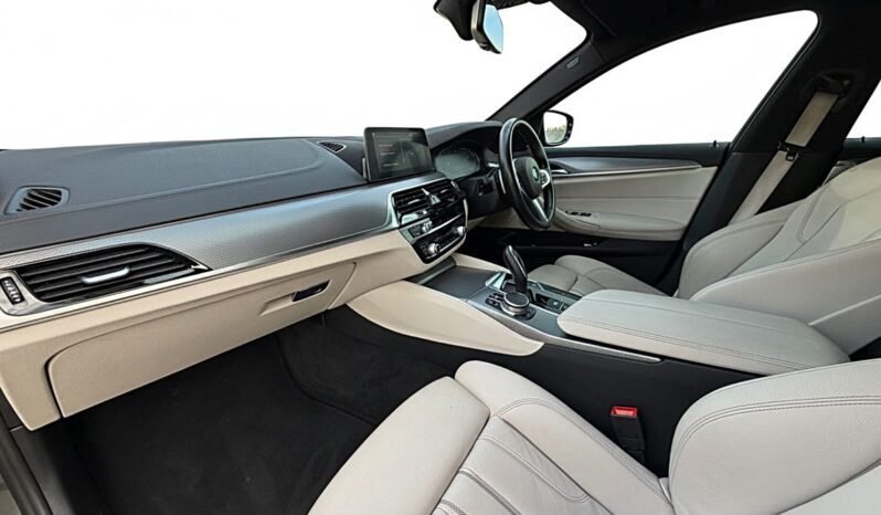 
								Bmw 5 Series M SPORT full									