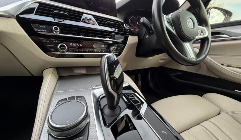 
								Bmw 5 Series M SPORT full									