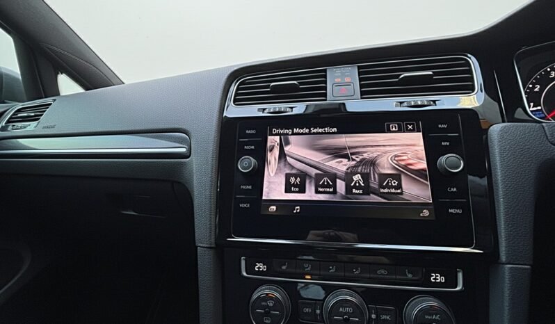 
								Volkswagen Golf R 2.0 Petrol full									