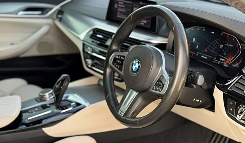 
								Bmw 5 Series M SPORT full									