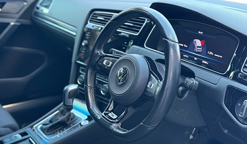 
								Volkswagen Golf R 2.0 Petrol full									