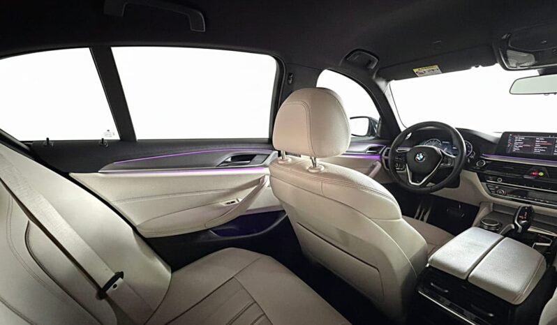 
								Bmw 5 Series M SPORT full									