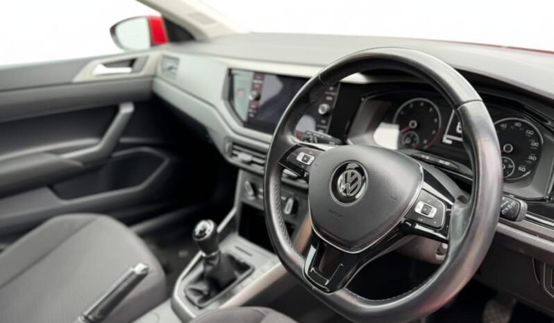 
								Volkswagen Polo 1.0L full									