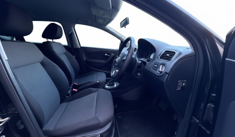 
								Volkswagen Polo 1.2L Auto full									